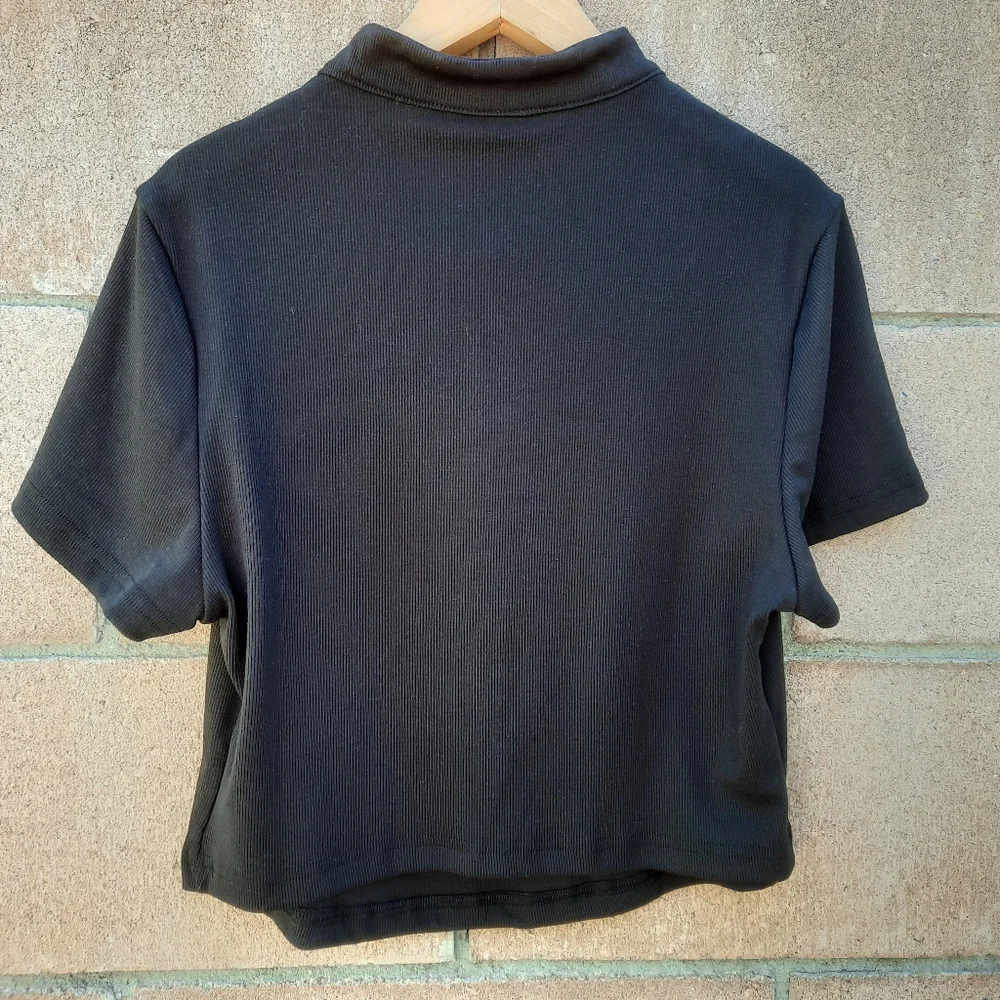 Romwe Women's Keyhole Ribbed Crop Top Shirt Size X-Large Black New With Tags - Picture 3 of 7